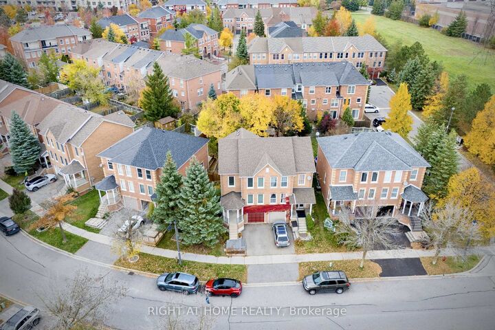 Property Photo:  54 Amberhill Way  ON L4G 7E1 
