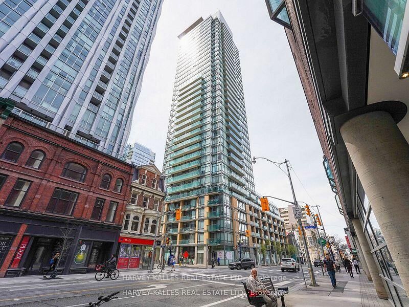 Property Photo:  18 Yorkville Avenue 1305  ON M4W 3Y8 