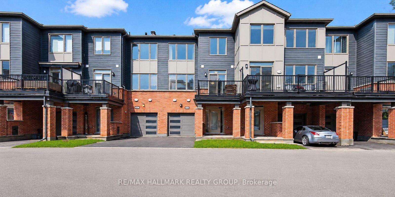 Property Photo: 805 Kiniw Private ON K1K 4Z4