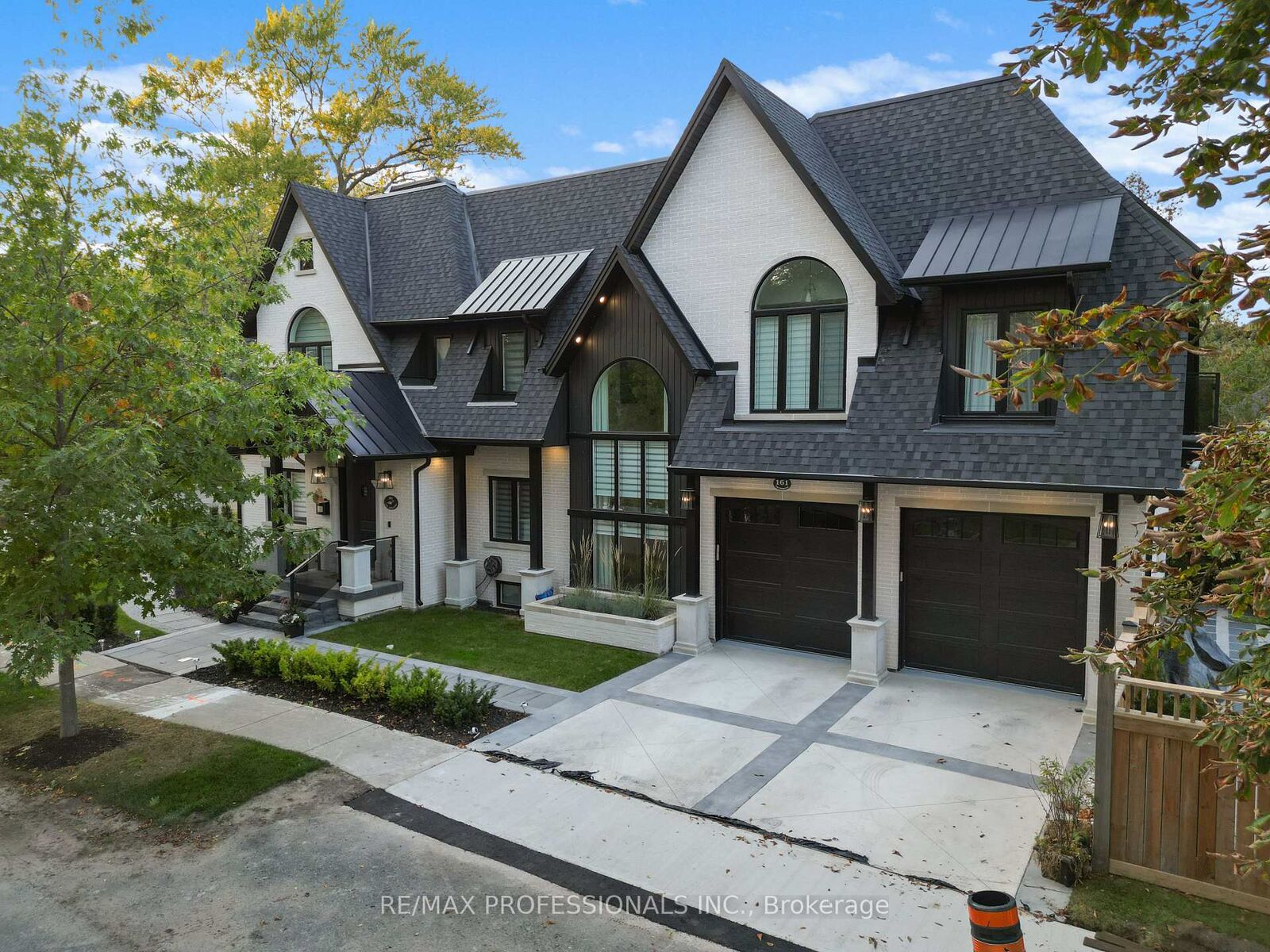 Property Photo: 161 The Kingsway N/A ON M8X 2V5
