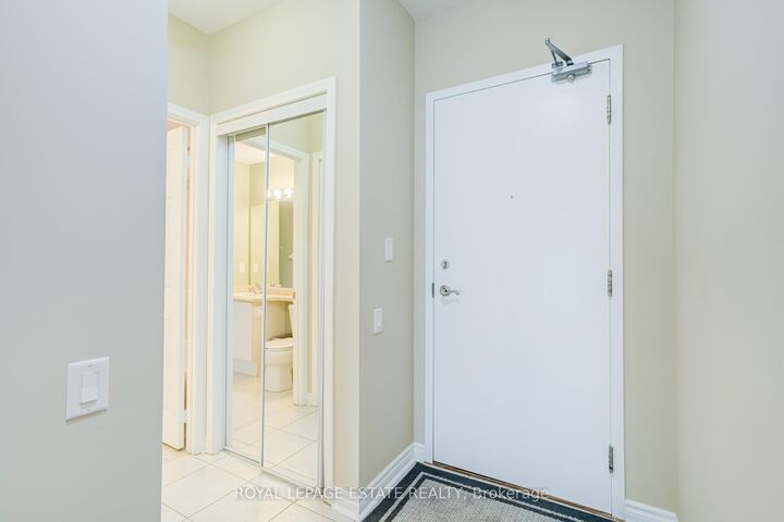 Property Photo:  11121 Yonge Street 110  ON L4C 0S7 