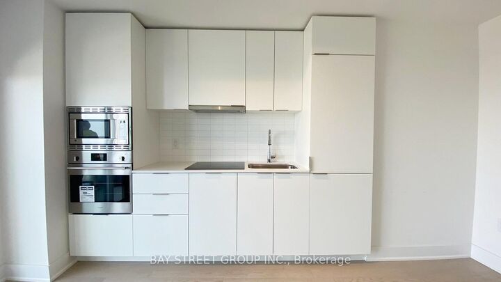 Property Photo:  955 Bay Street E 3904  ON M5S 2A2 