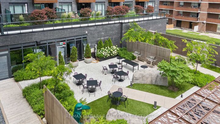 Property Photo:  21 Park Street E 717  ON L5G 1L7 