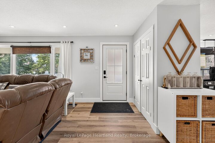 Property Photo:  240 Elm Avenue N  ON N4W 3E8 