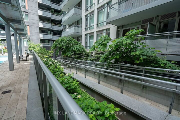 Property Photo: 525 Adelaide Street W Lph31 ON M5V 0N7