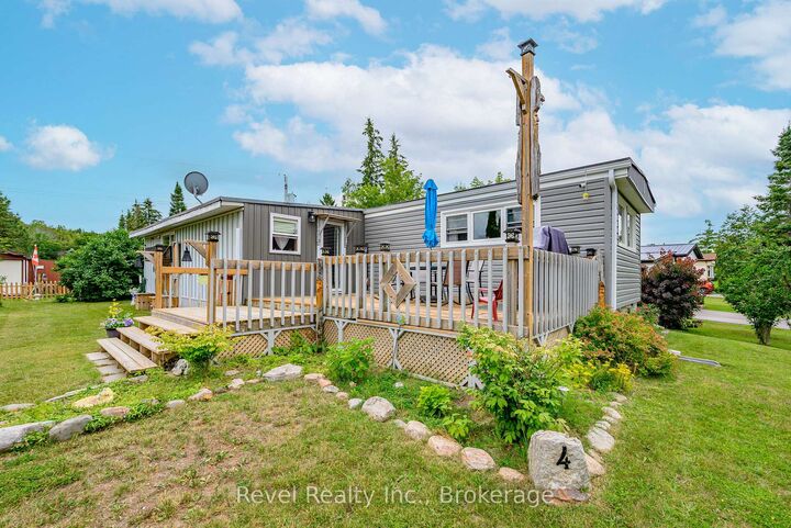 Property Photo:  4 Homewood Avenue  ON K9V 0H5 