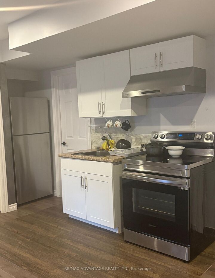 Property Photo: 864 Thistleridge Crescent Lower ON N6K 0B5