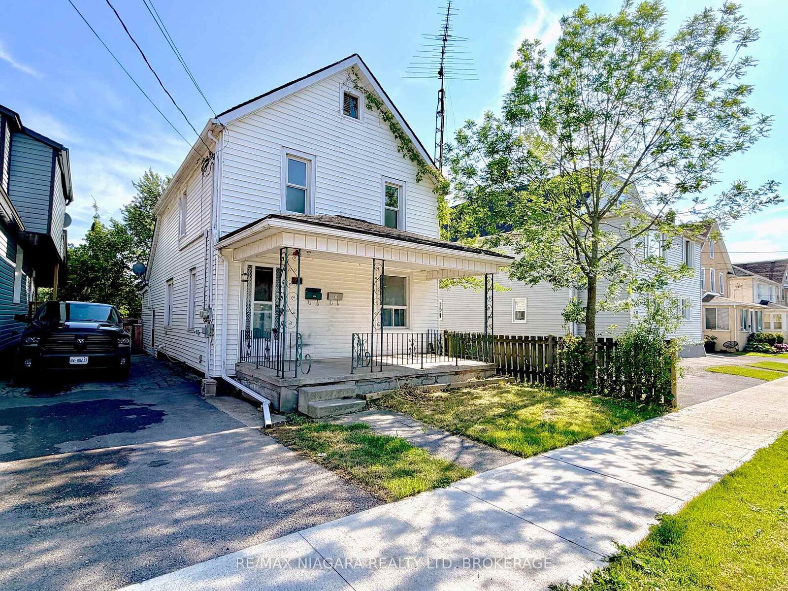 Property Photo:  21 Fifth Street  ON L3B 4Z4 
