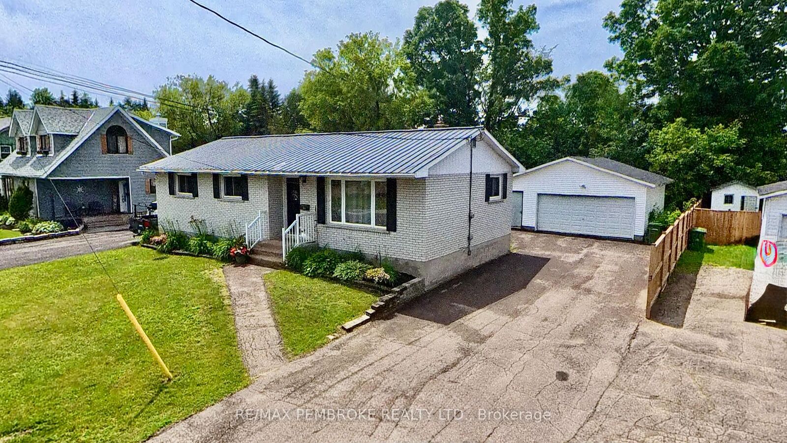 Property Photo: 23 Doran Road ON K8H 1P8