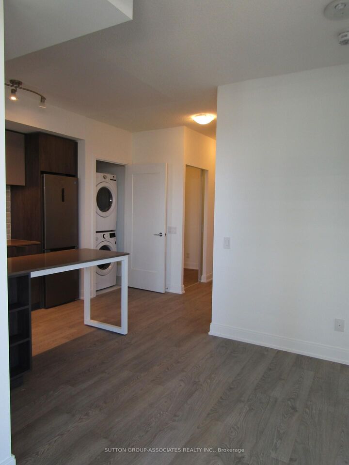 Property Photo: 70 Annie Craig Drive 1803 ON M8V 0G2