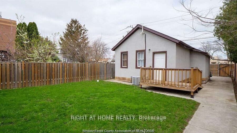 Photo de la propriété:  762 Aylmer Avenue E  ON N9A 1V3 