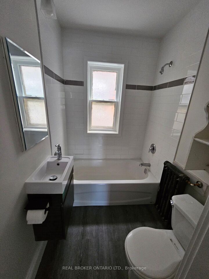 Property Photo:  983 Main Street E 1  ON L8M 1N3 