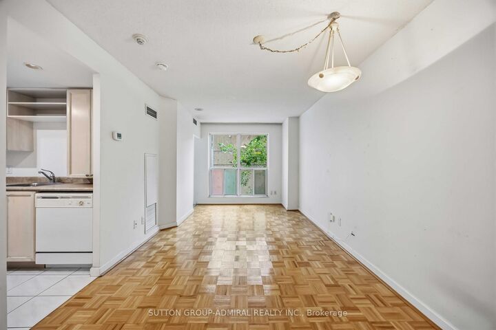 Property Photo:  8 Park Road 1713  ON M4W 3S5 