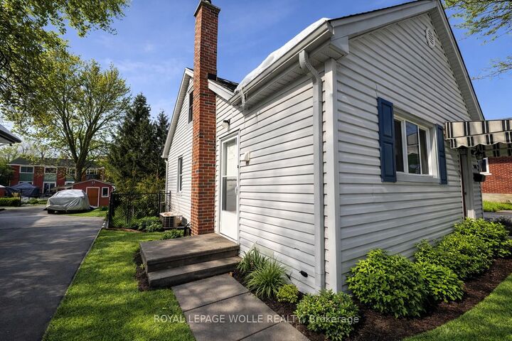 Property Photo: 168 Fifth Avenue Unit 3 ON N2C 1P7