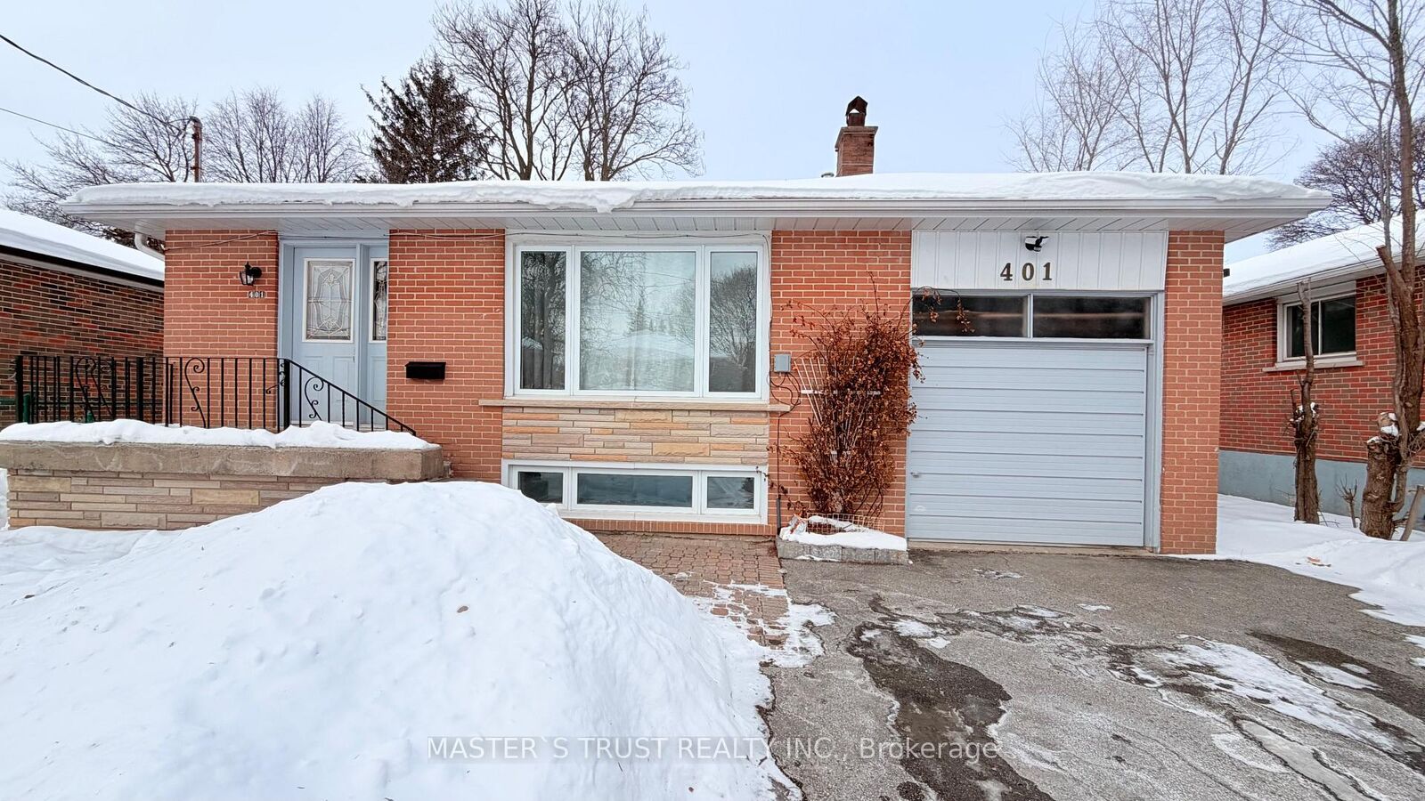 Property Photo: 401 Osiris Drive Bsmt ON L4C 2P6