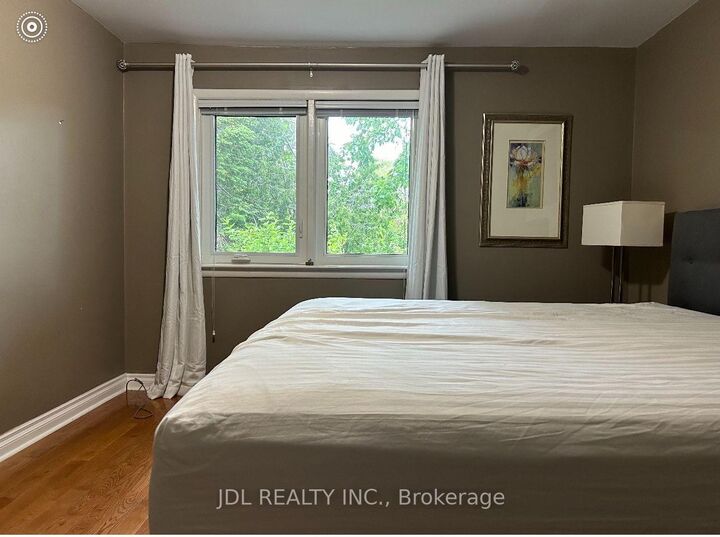 Property Photo:  110 Robinson St Street Suite Aa Main  ON L3P 1P1 