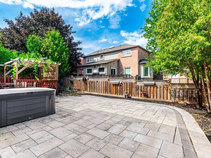 Property Photo: 98 Rosedale Heights Drive ON L4J 4V7