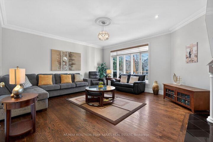 Property Photo: 218 Hillcrest Avenue ON M2N 3P2