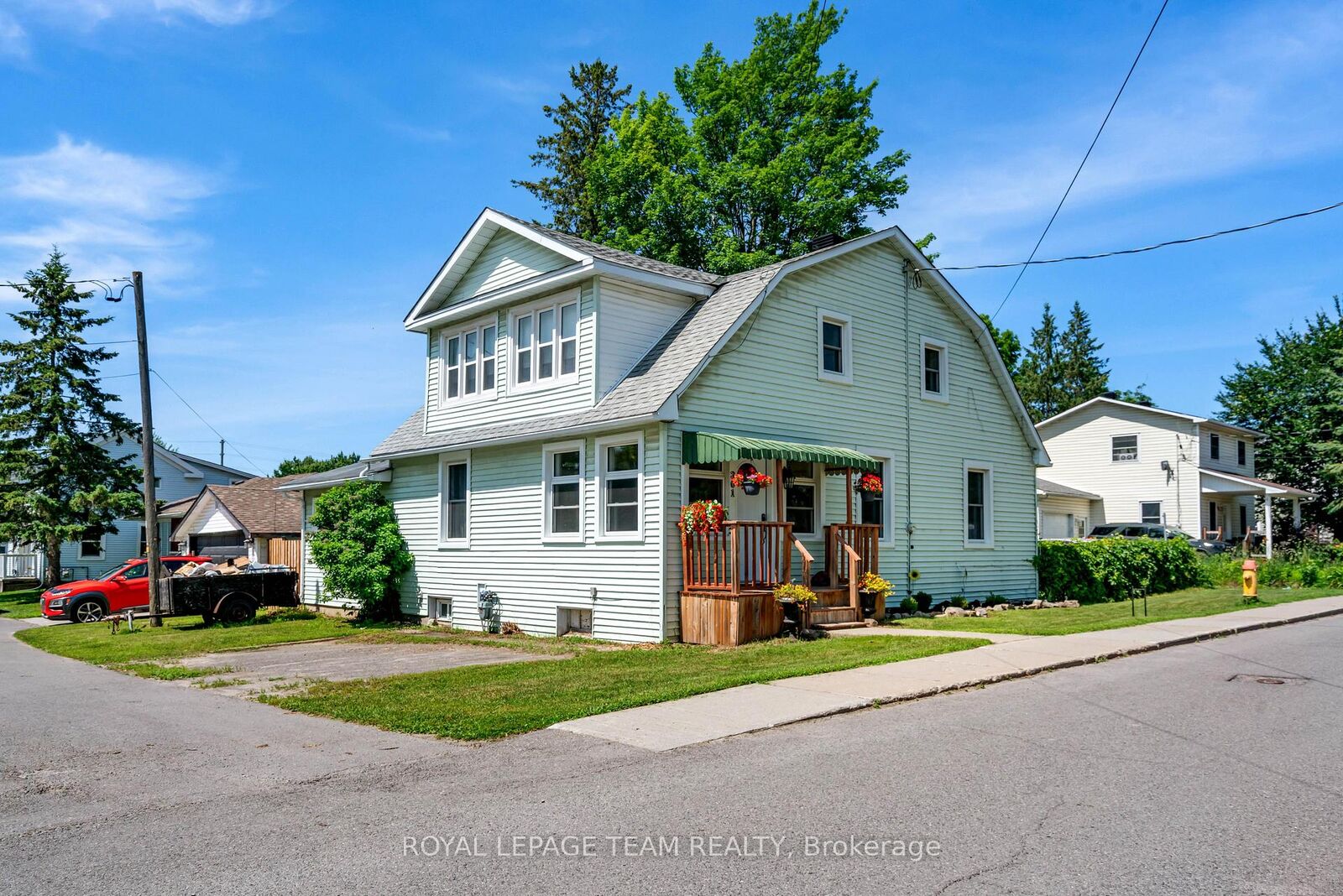 Property Photo:  301 Oxford Street E  ON K0G 1J0 