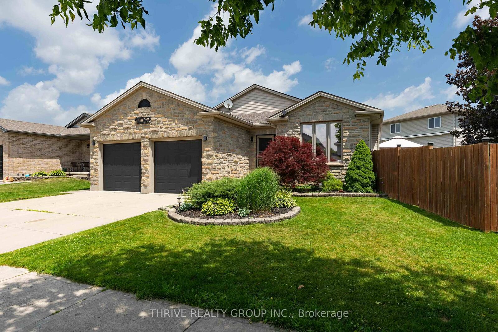 Property Photo:  102 Loggers Grove  ON N6W 6G5 