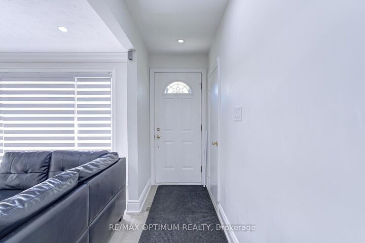 Property Photo: 1747 Coram Crescent ON L4X 1L2