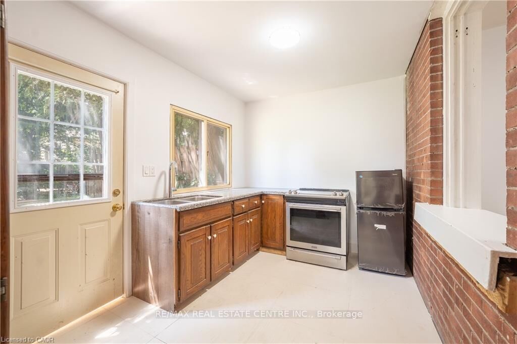 Property Photo: 1274 Barton Street E ON L8H 2W1
