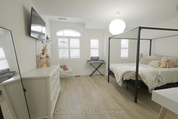 Property Photo: 8 Whitton Drive ON N3L 0L1