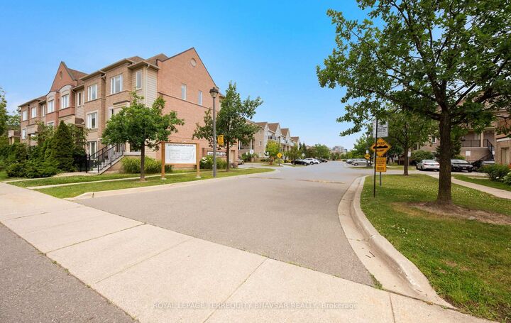 Property Photo: 3098 Eglinton Avenue W 94 ON L5M 8C5