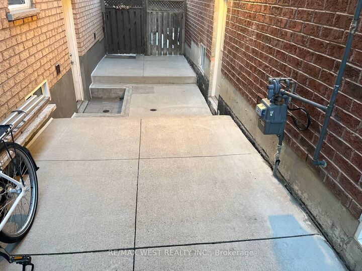 Property Photo:  157 Hollywood Hill Circle Lower  ON L4H 2P2 