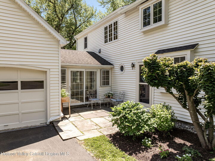 Property Photo:  16 Carriage House  NY 12414 