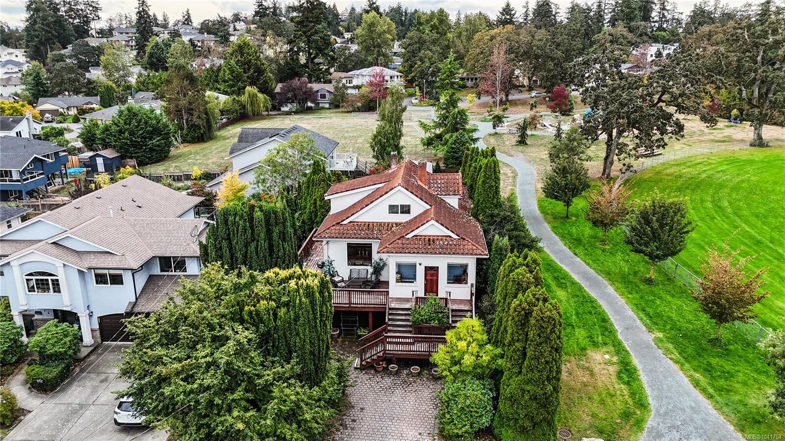 Property Photo: 1295 Santa Rosa Ave BC V8Z 2V5