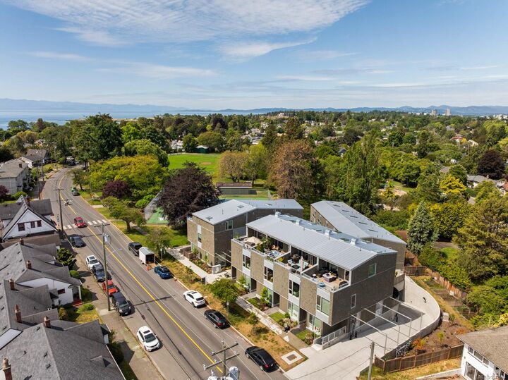 Property Photo: 1720 Fairfield Rd #105 BC V8S 1G3