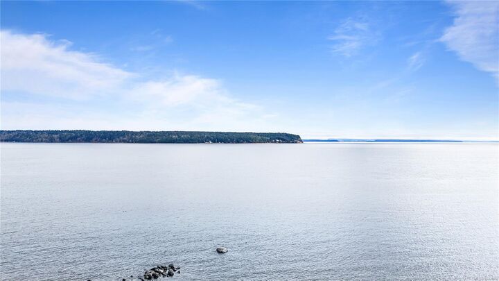 Photo de la propriété: 1081 Island Hwy S BC V9W 1B4