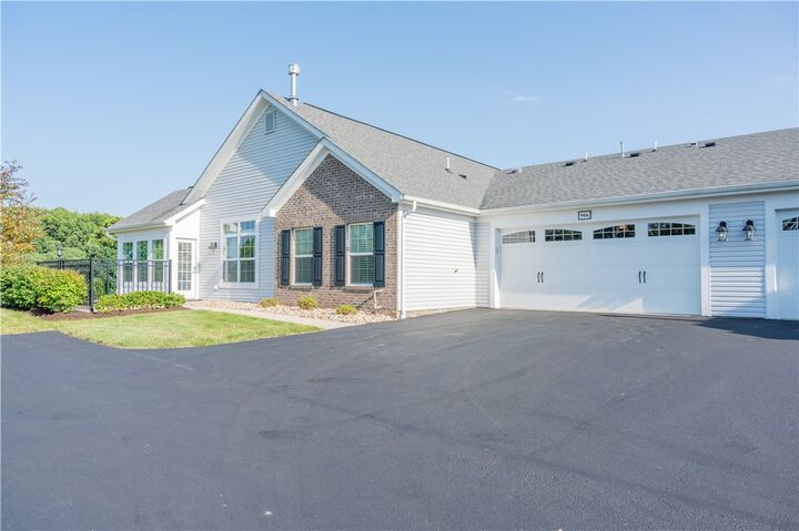 Property Photo: 906 Spring Valley Dr PA 16063