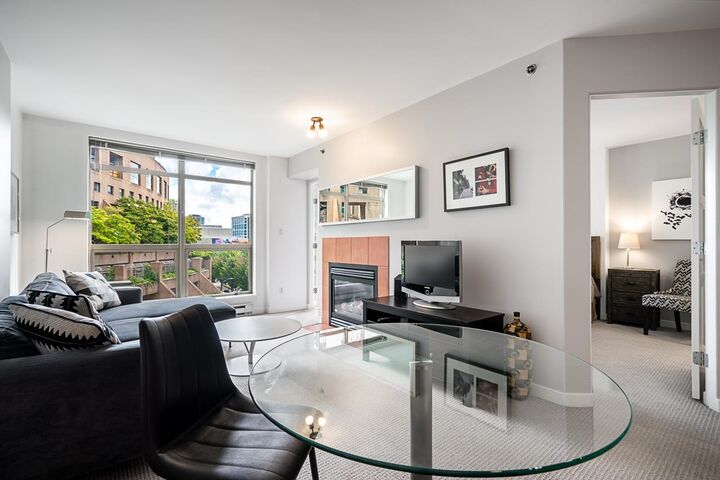 Property Photo:  819 Hamilton Street 701  BC V6B 6M2 