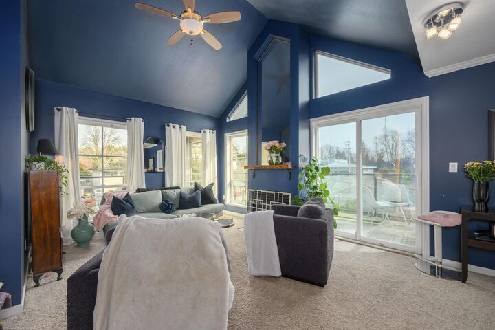 Property Photo: 33150 4 Avenue 304 BC V2V 7A3
