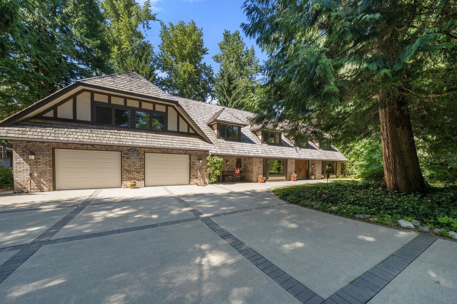 Property Photo: 14325 25 Avenue BC V4P 1R7