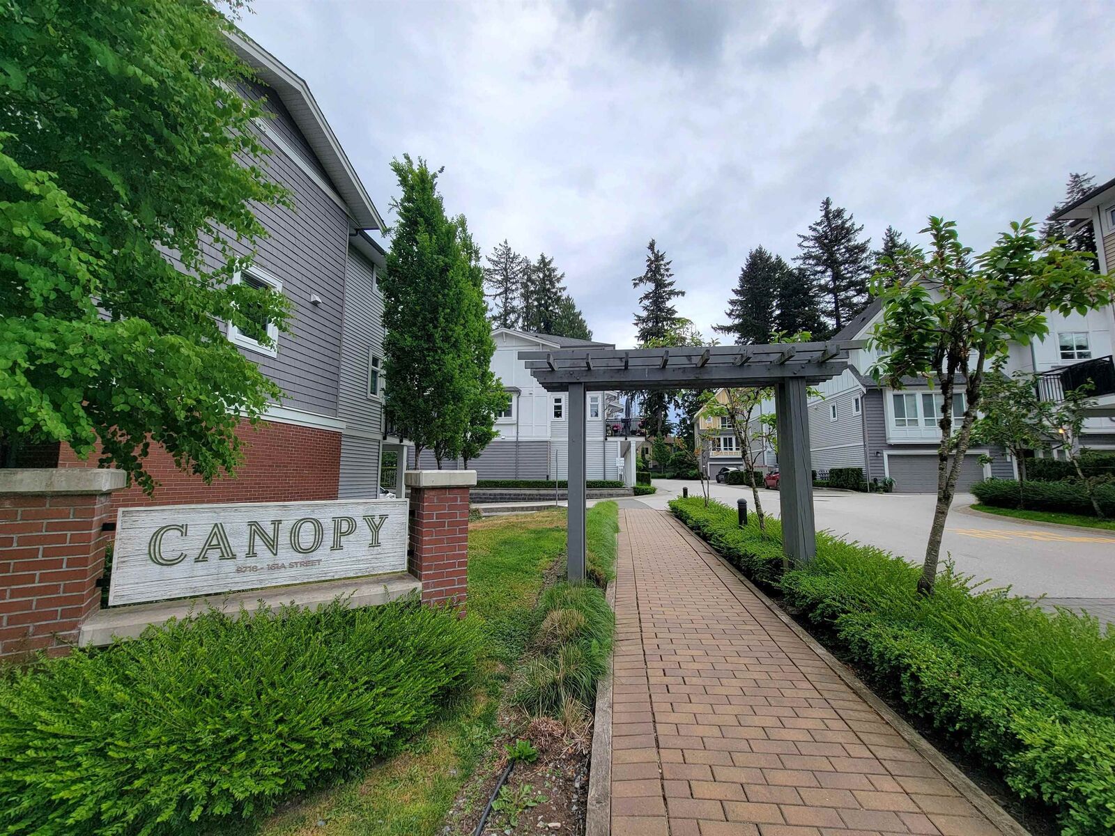 Property Photo: 9718 161A Street 40 BC V4N 6S7