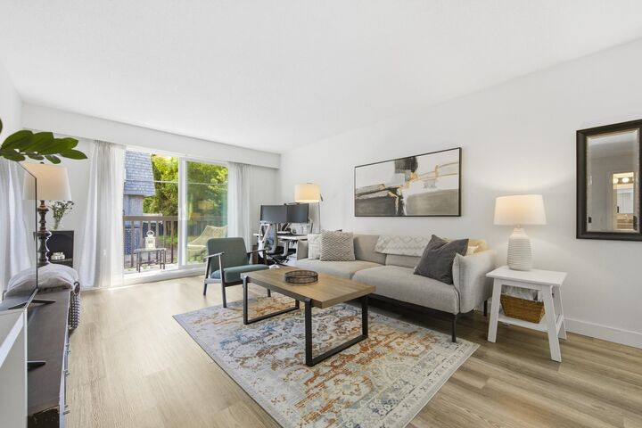 Property Photo: 270 W 3rd Street 203 BC V7M 1G1