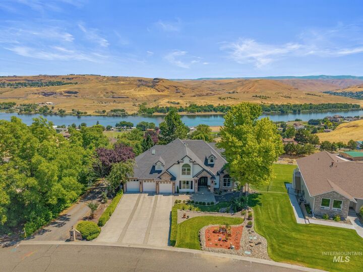Property Photo:  3705 Nicklaus Drive  WA 99403 