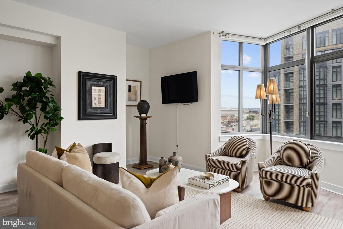 Property Photo: 460 New York NW 802 DC 20001