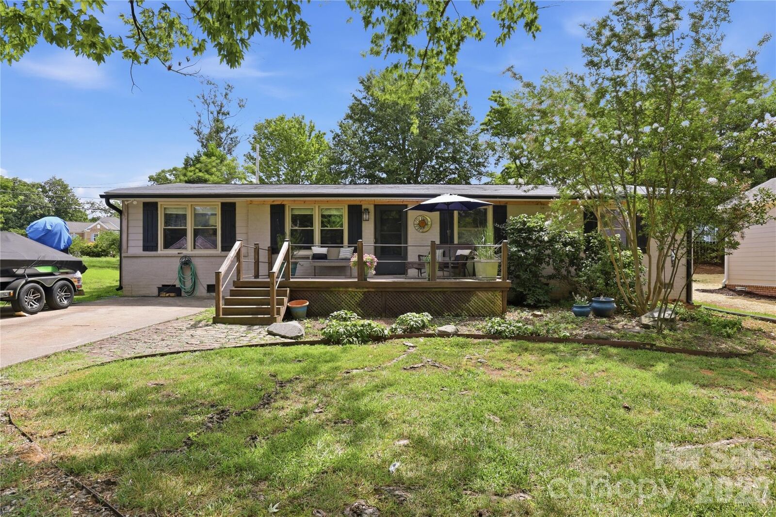 Property Photo:  21013 Entrada Drive  NC 28031 