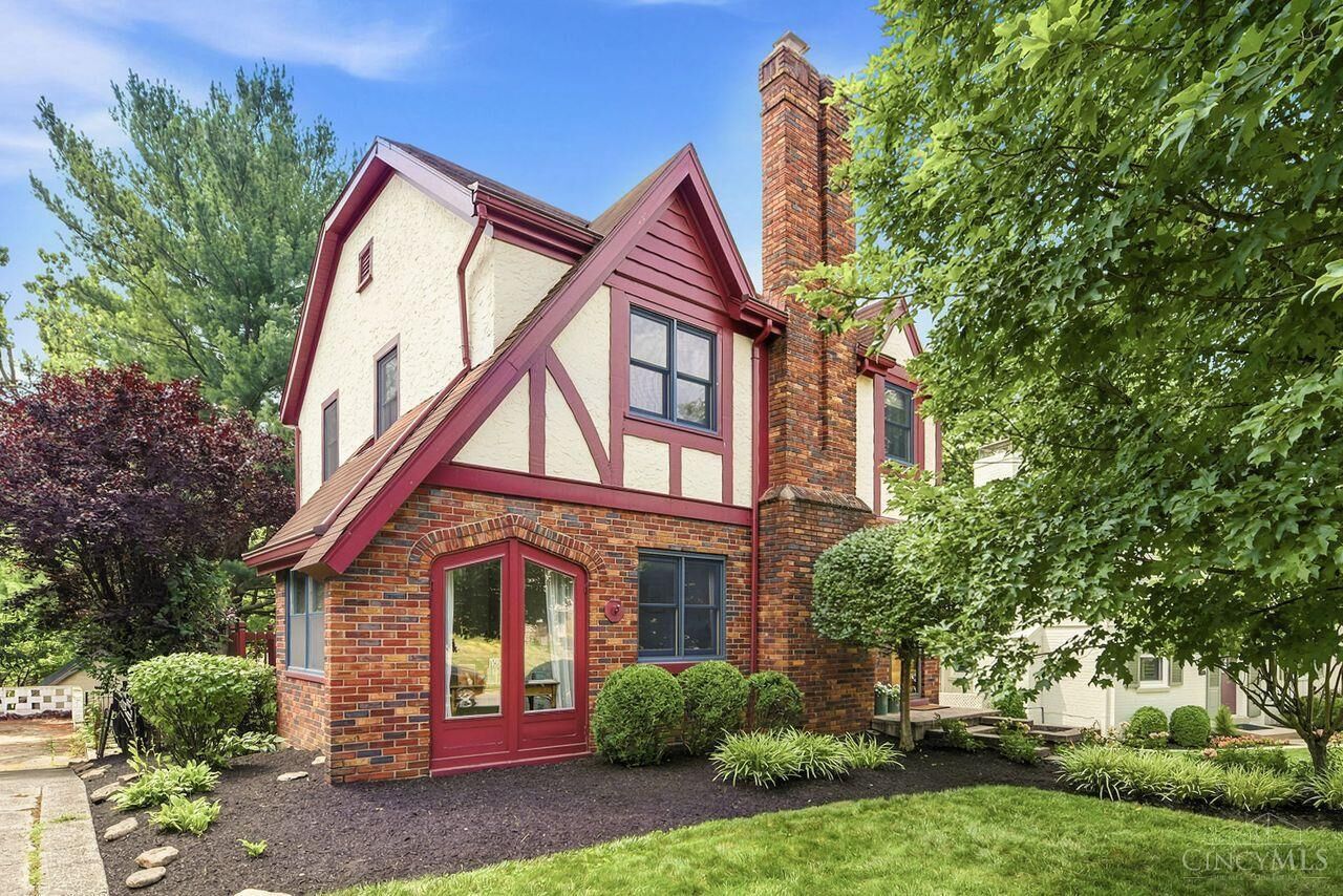 Property Photo:  1326 Herlin Place  OH 45208 