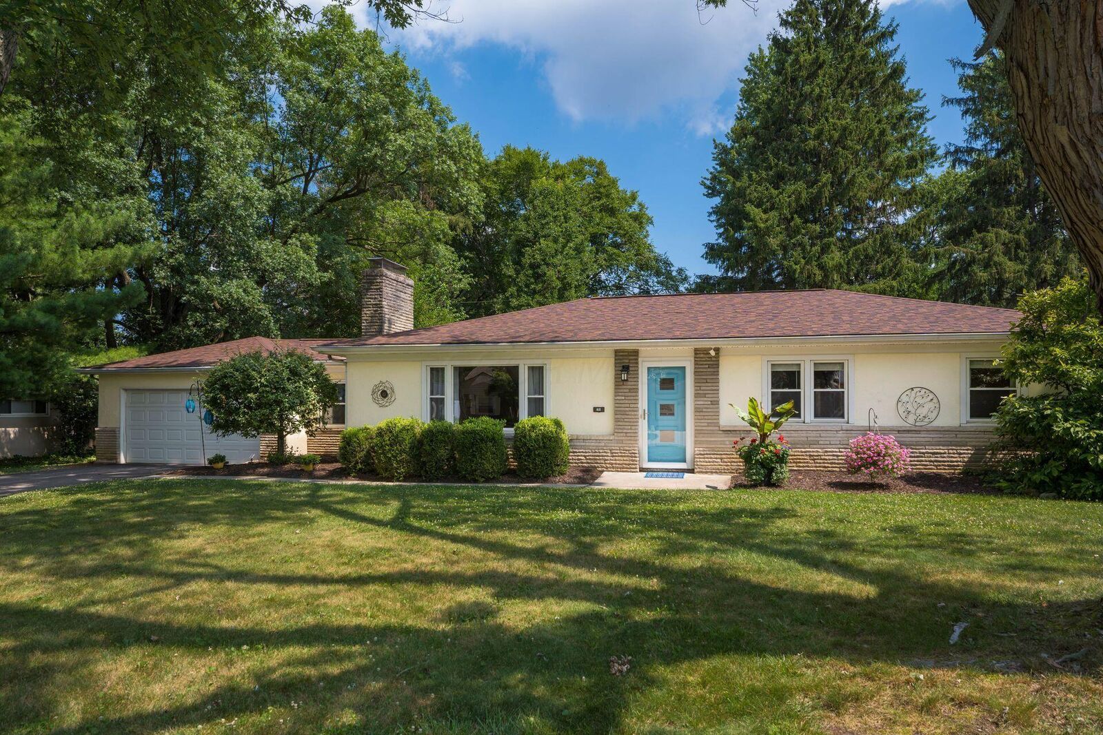 Property Photo: 210 Fairlawn Drive OH 43214