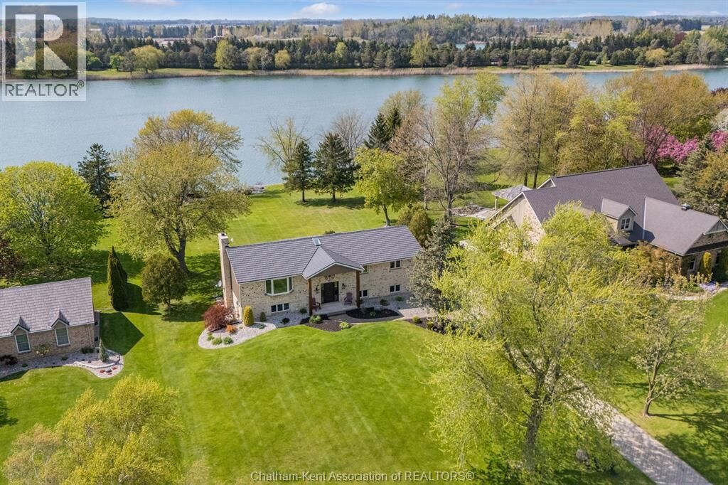 Property Photo:  10609 Lakeview Drive  ON N7M 5J3 
