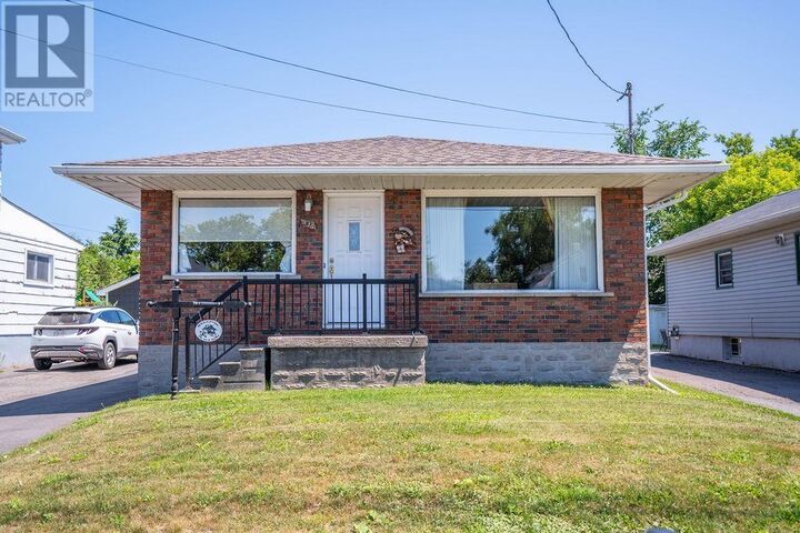 Property Photo: 536 Charles St ON P6C 3L8