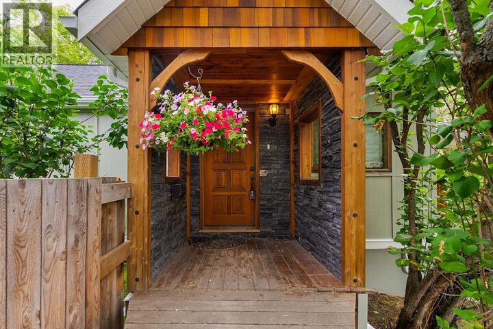 Property Photo:  794 Winnipeg Street  BC V2L 2V2 