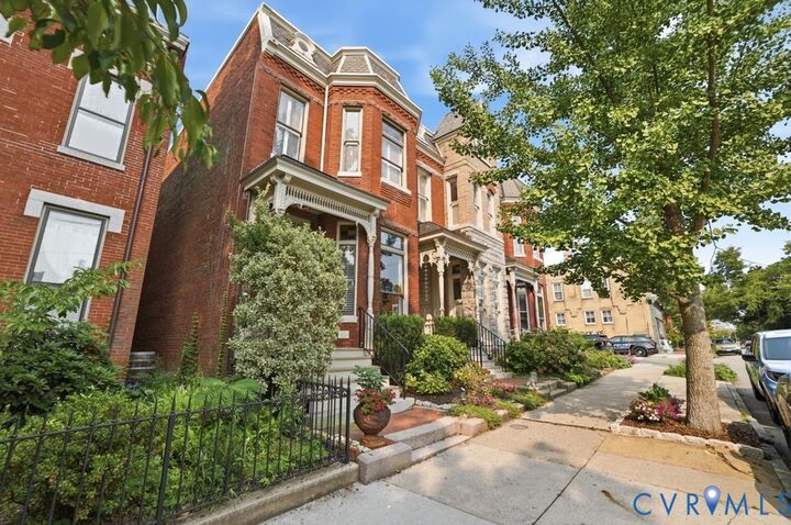 Property Photo: 2705 E Broad Street VA 23223