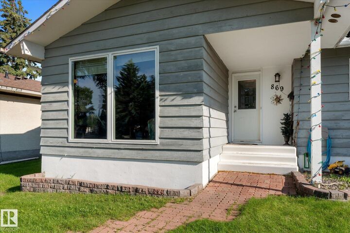 Property Photo:  869 Alder Avenue  AB T8A 1V4 