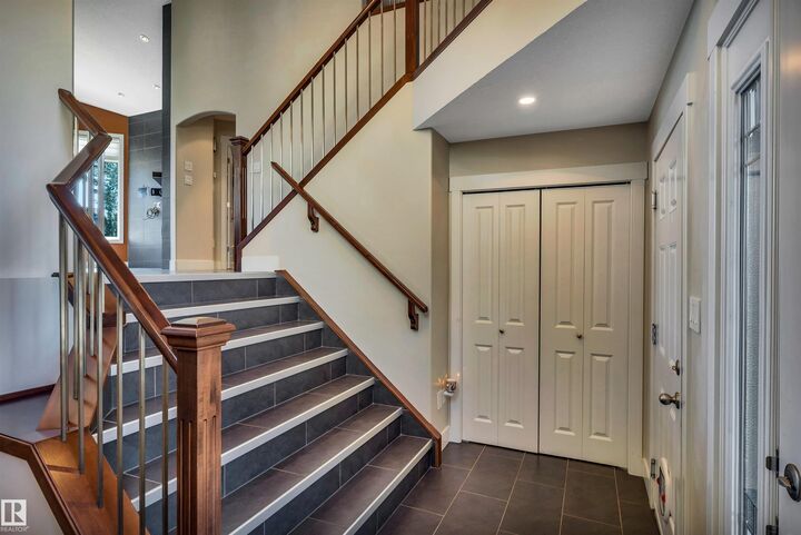 Property Photo:  9 Shorewood Crescent  AB T9E 0K9 